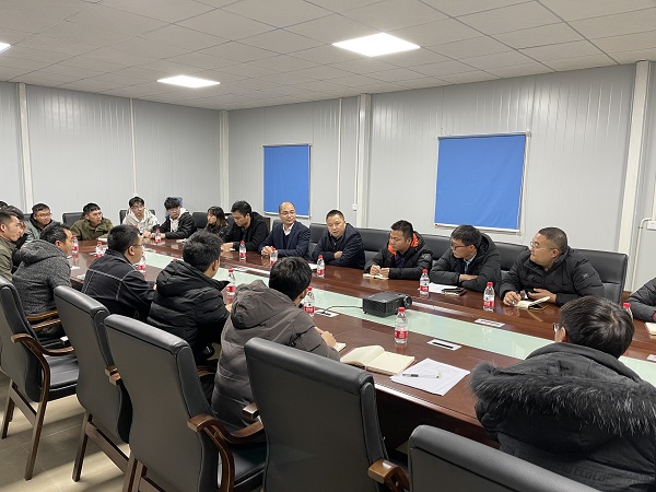 公司总工程师、副总经理邹代灵一行到广西扶绥恒大康养城项目开展员工座谈会